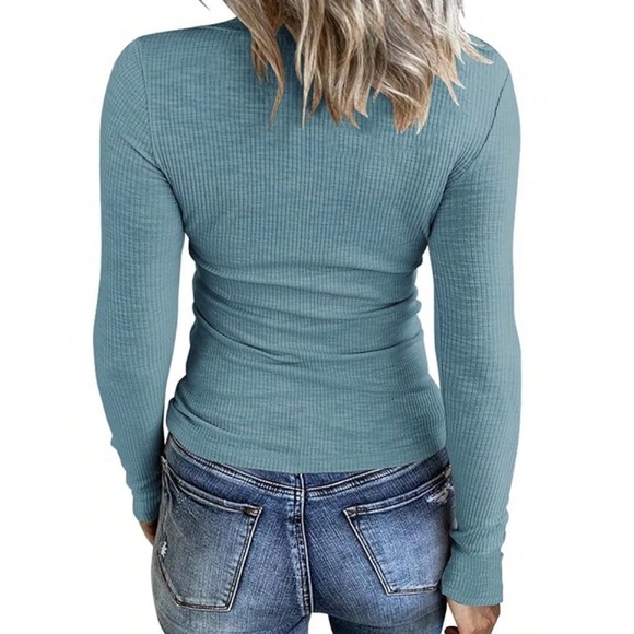 Solid Reverse Stitch Ribbed Notched Neck Long Sleeve Fitted Top - Picture 4 of 4